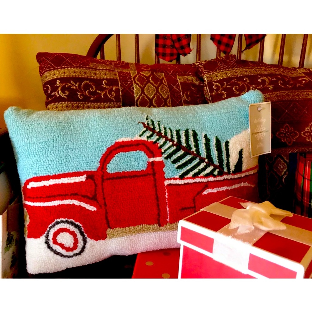 CHRISTMAS TRUCK HOOKED PILLOW BY GLUCKSTEIN HOME